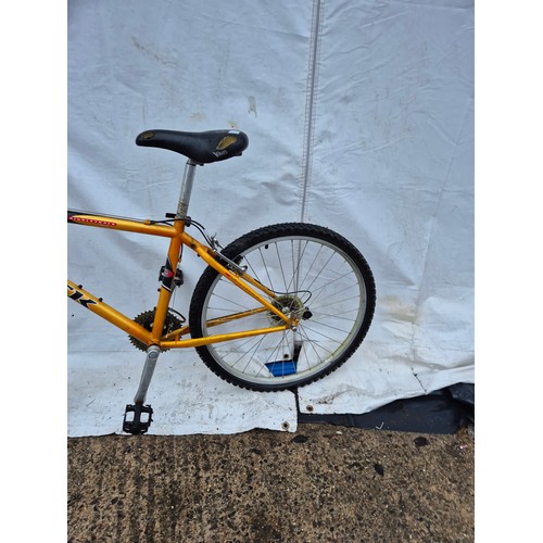 23 - A retro trek 800 singletrack mountain bike