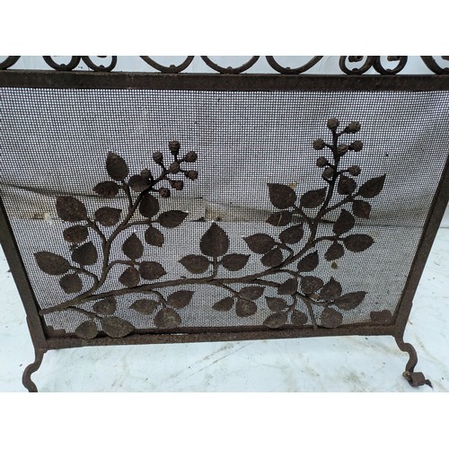 808 - A vintage low fire guard with a. Floral design