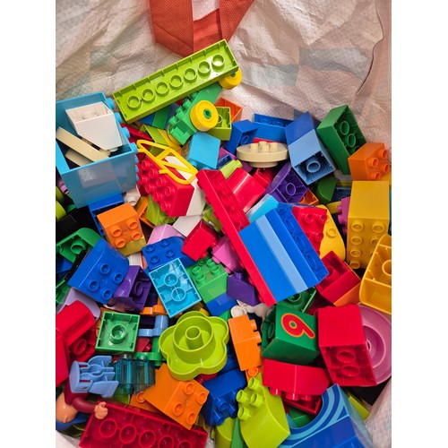 1832 - A large selection of Lego duplo