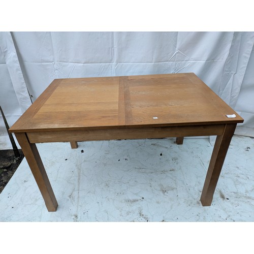 405 - A pine extending dining table with leaf