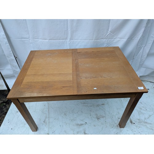 405 - A pine extending dining table with leaf