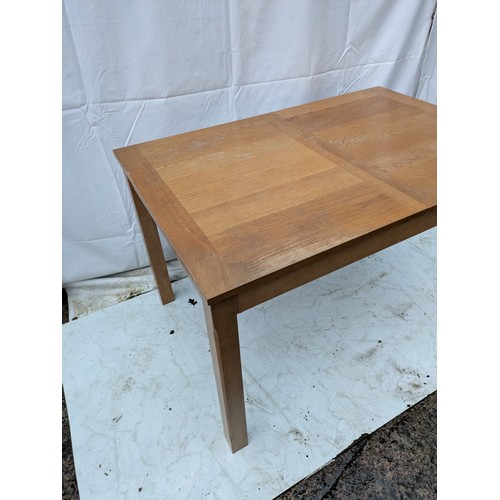 405 - A pine extending dining table with leaf