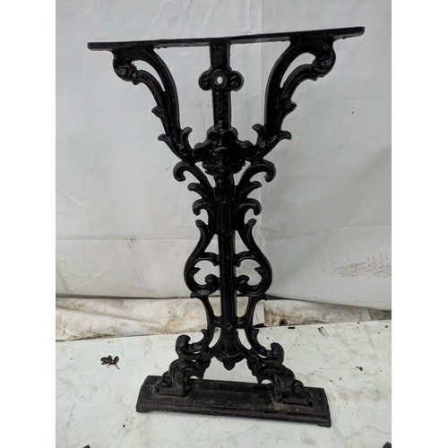 39 - A selection of 3 cast iron table legs