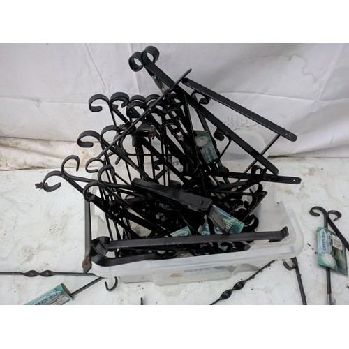 89 - A Large Quantity of Green Jem18 inch hanging basket mounts