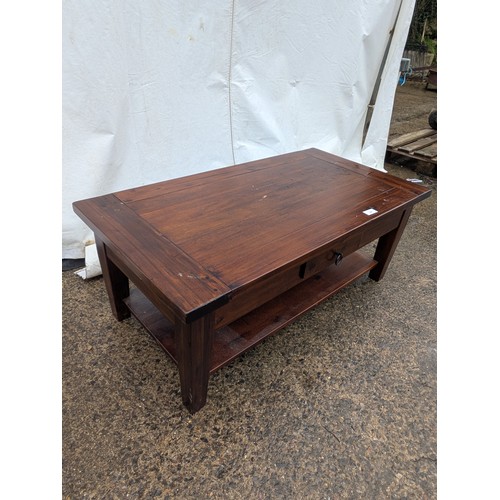 486 - A mahogany 7 plank coffee table with an underlying storage area