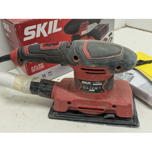 1622 - A Skil corded sander in box - working