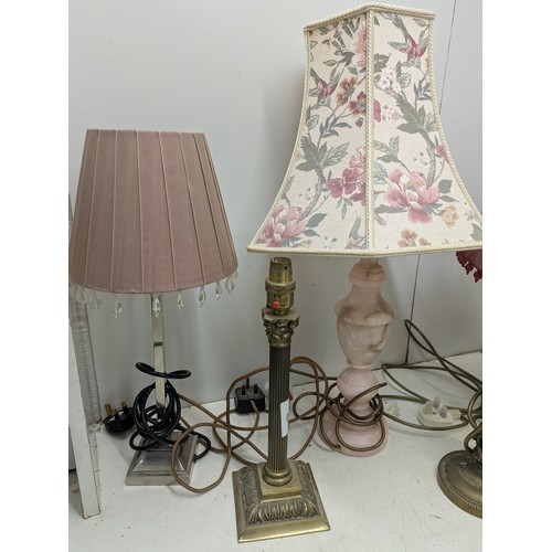 460 - A Selection of 5 table lamps