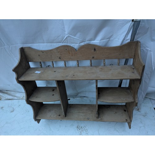 281 - An early 20th century pine Shelving Unit with spoked back and scalloped edges