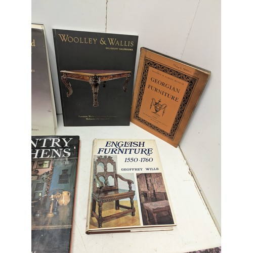 253 - Auction catalogues And antique books