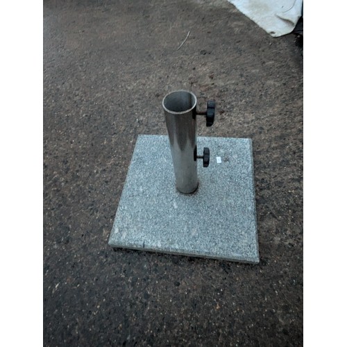 240 - A granite based parasol stand