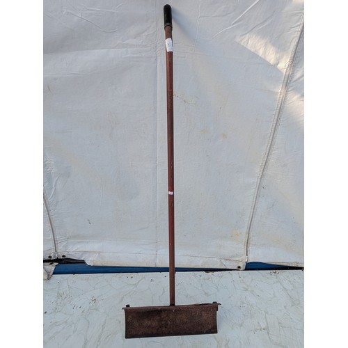 3 - A Soil and Snow Wheeled Shovel