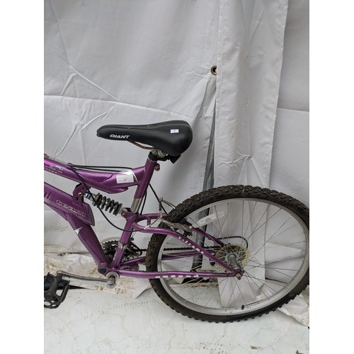 32 - A universal comet full suspension girls mountain bike