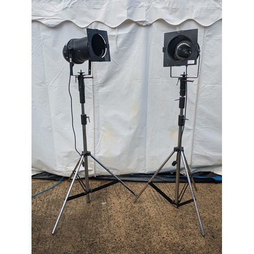 1213 - A pair of stage par can lighting units on heavy duty tripods