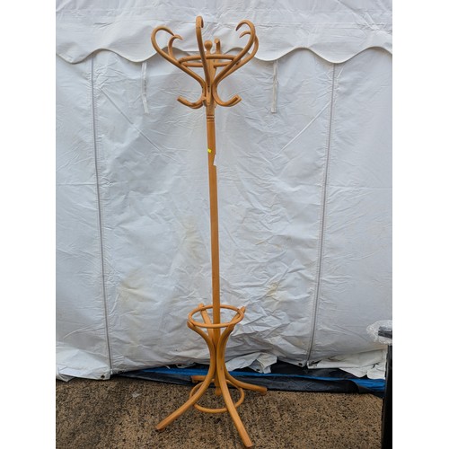 432 - A pine hat and coat stand