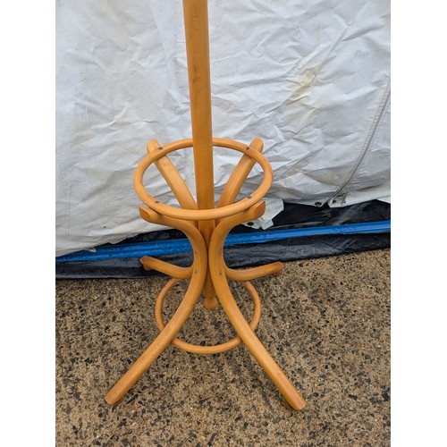 432 - A pine hat and coat stand