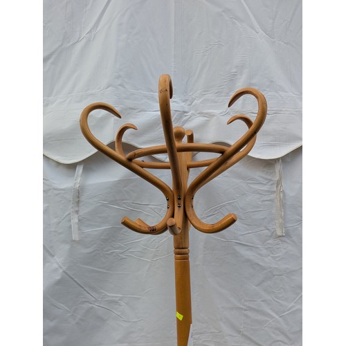 432 - A pine hat and coat stand