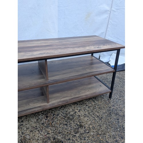 440 - A pine effect metal framed unit