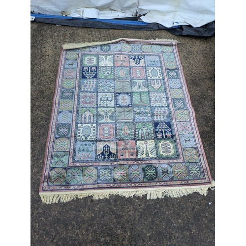 430 - A wool patterned area rug