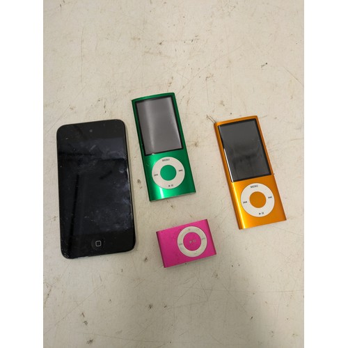 1253 - A selection of apple iPods including models A1320 and A1307