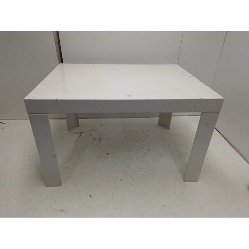 423 - A white occasional table by treston interior Finland