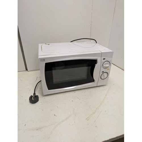 1203 - A Currys essentials 700w microwave