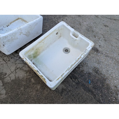 76 - Selection of enamel Belfast sinks