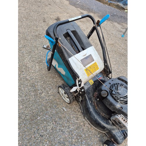 93 - A Mac Allister petrol lawn mower wothxa Briggs and Stratton 450e petrol lawn mower