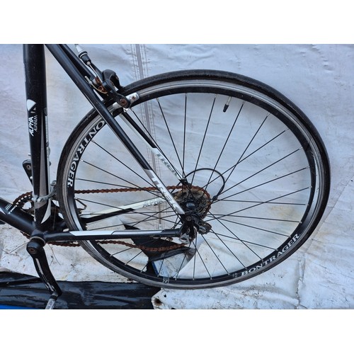 105 - A Trek alpha aluminium road bike with bontrager wheels