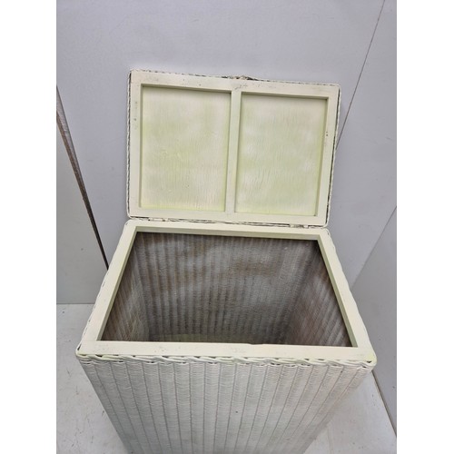 422 - A vintage wicker laundry basket