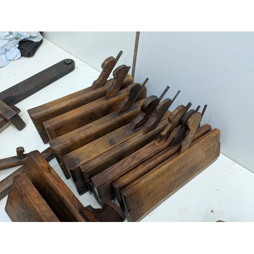 893 - A large selection of vintage wood hand planes and mortice and tenon measures