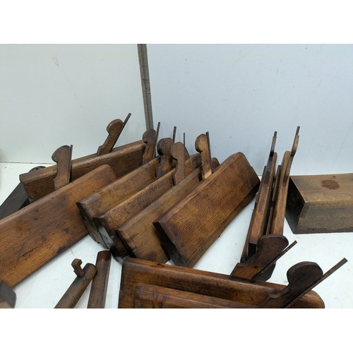 893 - A large selection of vintage wood hand planes and mortice and tenon measures