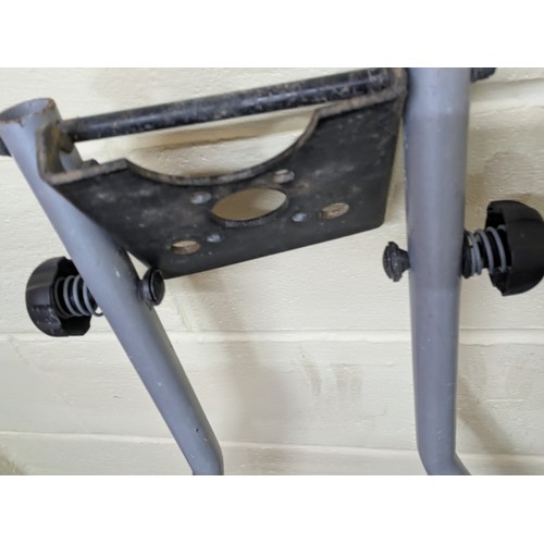 131 - A Thule tow bar mounted bike rack