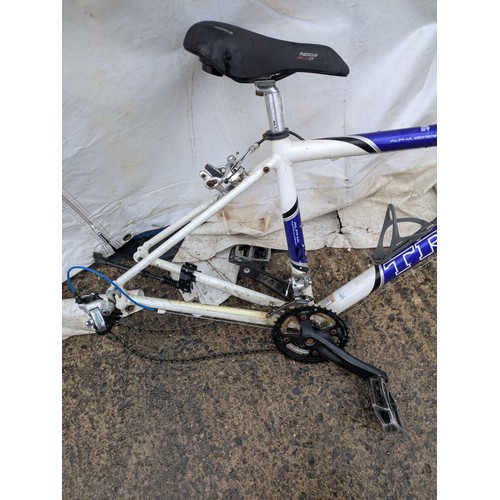 295 - A Trek 1000 alpha series road bike frame