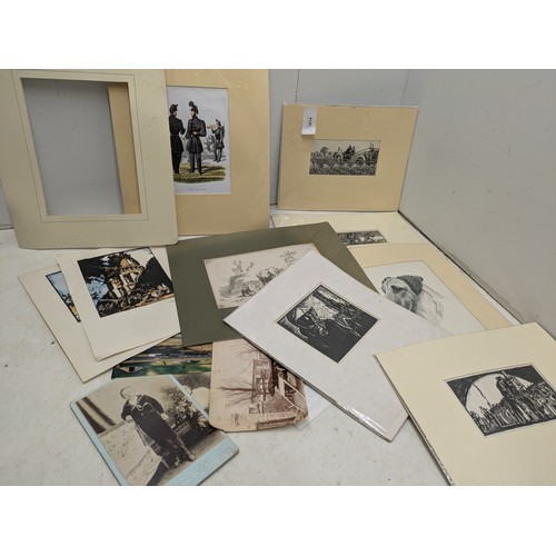 1014 - A Selection of various vintage photographs and prints