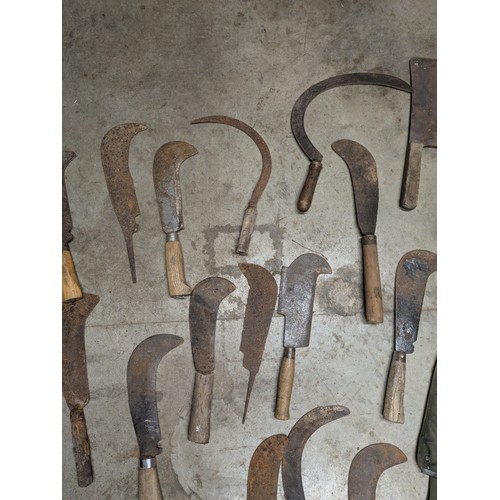 1078 - A large collection of vintage and antique billhooks, scythes, axes, etc