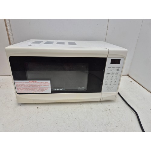 1401 - A Cookworks 700w microwave - working