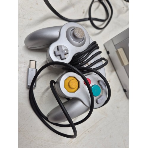 1458 - A Nintendo GameCube console with controller and cables in a limited edition silver colour