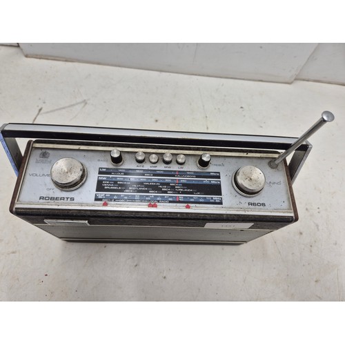 1451 - A retro Roberts R606 radio