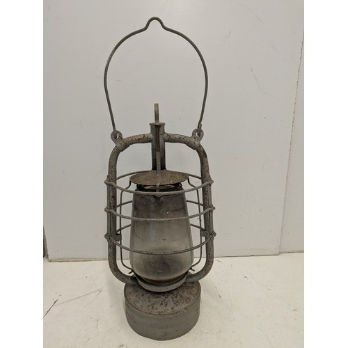 1009 - Vintage circa early 20th century oil lamp