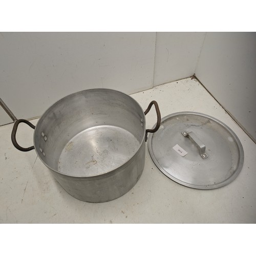 2015 - A large aluminium cooking pot with lid