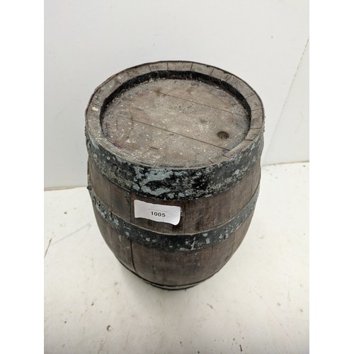 1005 - Vintage oak miniature barrel/beer keg