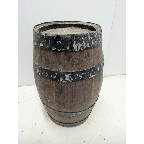 1005 - Vintage oak miniature barrel/beer keg