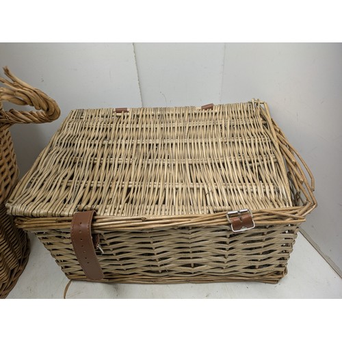 601 - A selection of three wicker baskets.