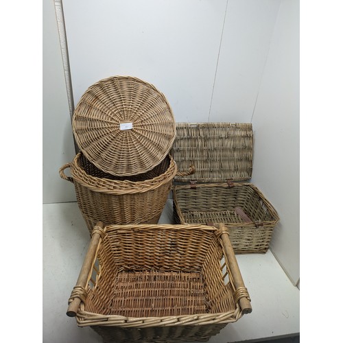 601 - A selection of three wicker baskets.