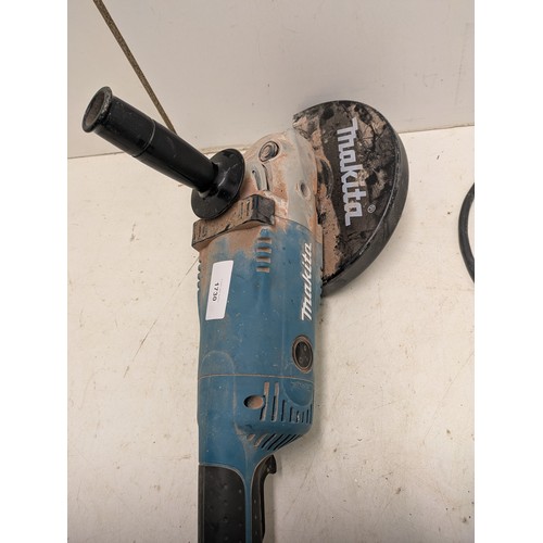 1730 - A Makita GA9020 230mm angle grinder - working