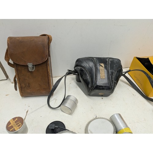 1066 - A selection of various vintage film cameras and accessories