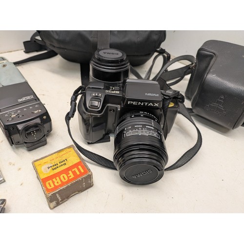 1067 - A selection of vintage camera accessories and equipment including Pentax etc