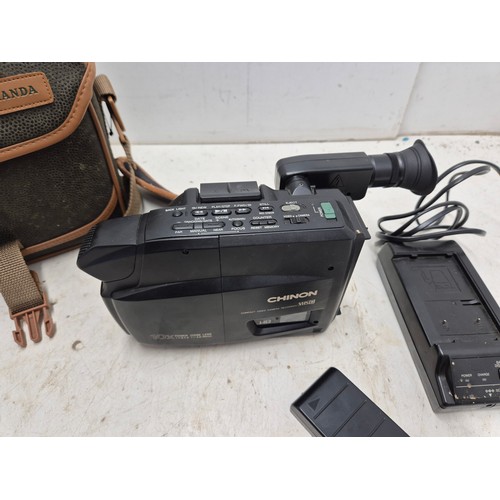 1411 - A chinon vc1800a portable film camera with battery and charger