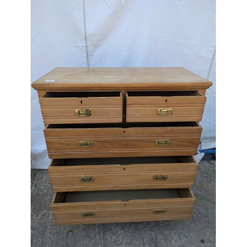 470 - A stylish Victorian satin walnut 5 drawer chest of drawers with brass handles