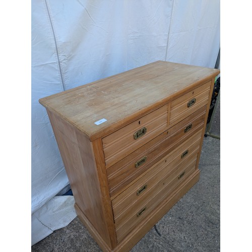 470 - A stylish Victorian satin walnut 5 drawer chest of drawers with brass handles